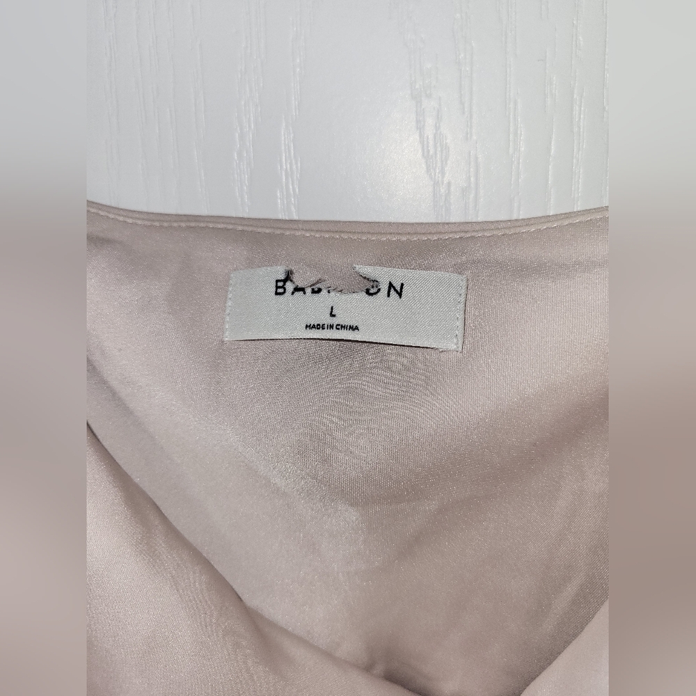 Babaton (Aritzia) Satin top pale pink - Picture 2 of 4